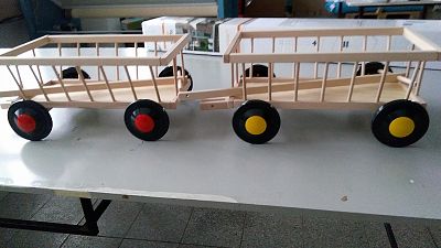 Dřevěný vozík pro děti – žebřiňák malý plastová kolečka