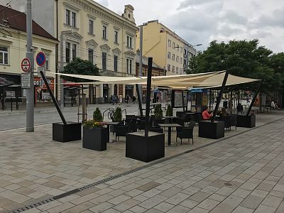 Vadný / použitý kus stínící plachta - trojúhelník pravoúhlý 5 x 5 x 7,1 m černá použitý kus